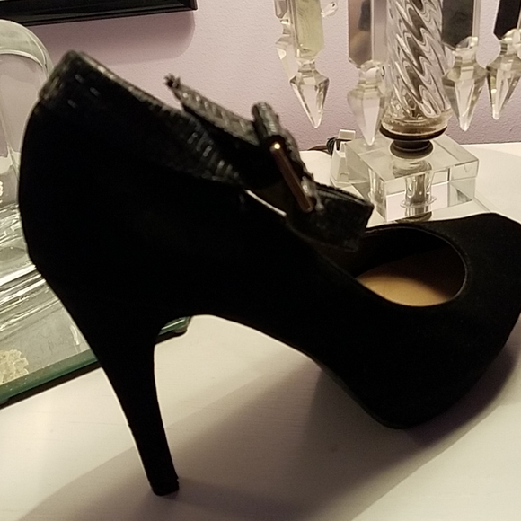 Shoes - Picture 3 of 4